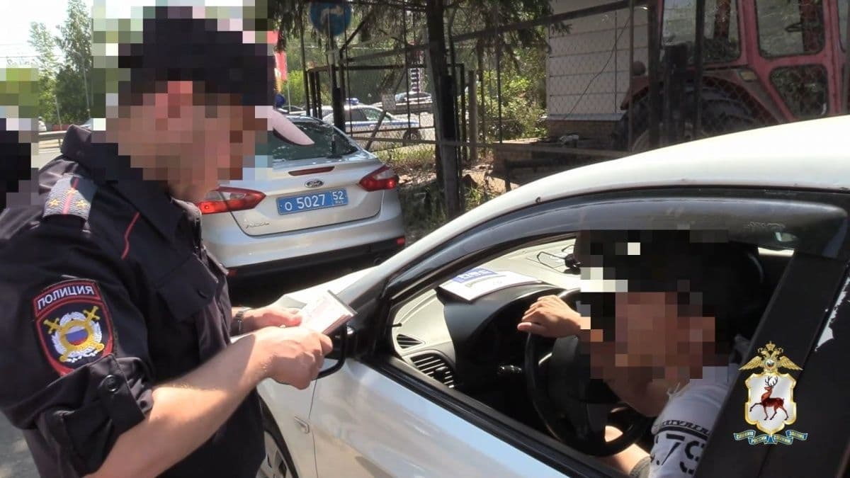 Мигрант попался на незаконной работе в такси в Нижнем Новгороде