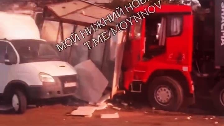 Самосвал протаранил «ГАЗель» с овощами под Нижним Новгородом