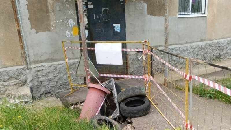 Власти пообещали устранить провал у дома в Дзержинске 24 июня