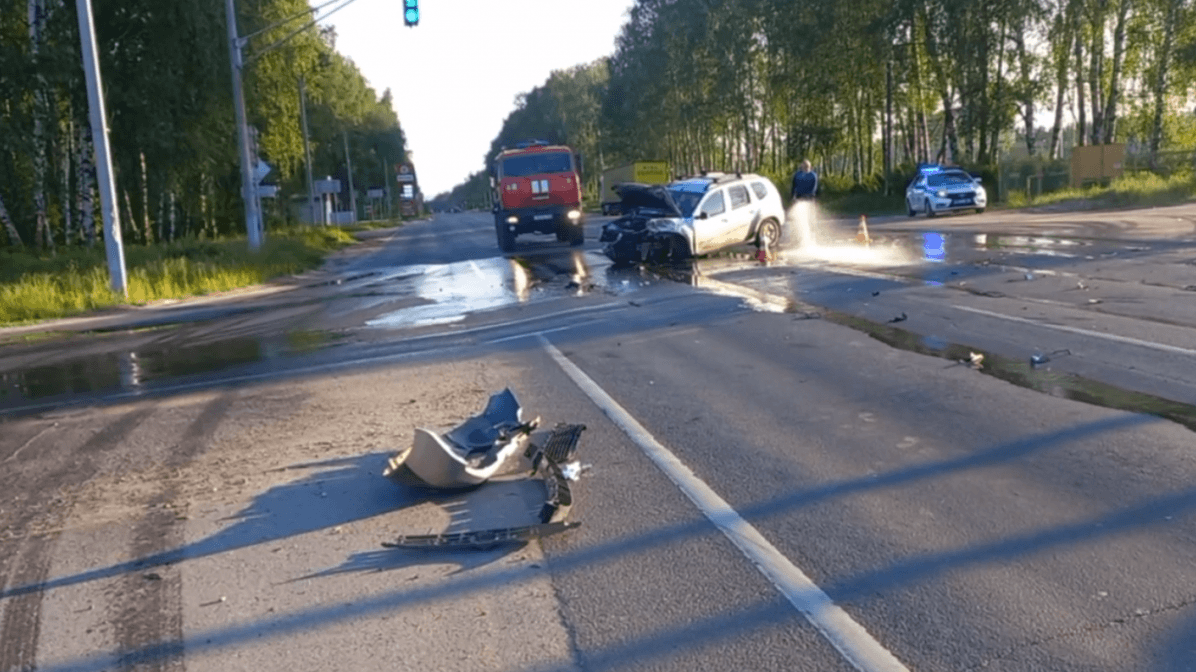 Два человека пострадали в ДТП с легковушками на Бору