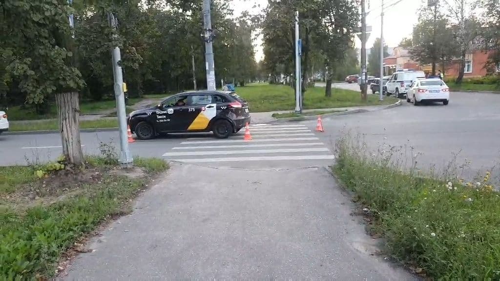 Водитель такси сбил женщину с ребенком в Нижнем Новгороде