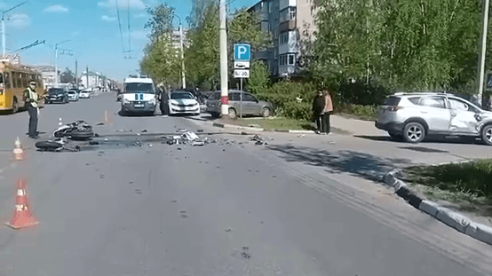 Мотоциклист скончался после страшного ДТП с кроссовером в Дзержинске