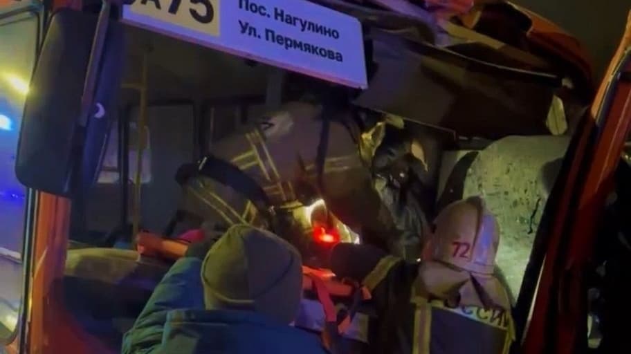 Четверо пострадавших в ДТП с автобусами на Автозаводе остаются в больницах