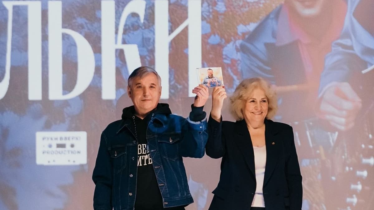 «Посети ты Апатиты» — у заполярного города появился новый гимн из сериала «ВИА „Васильки“» от Wink.ru