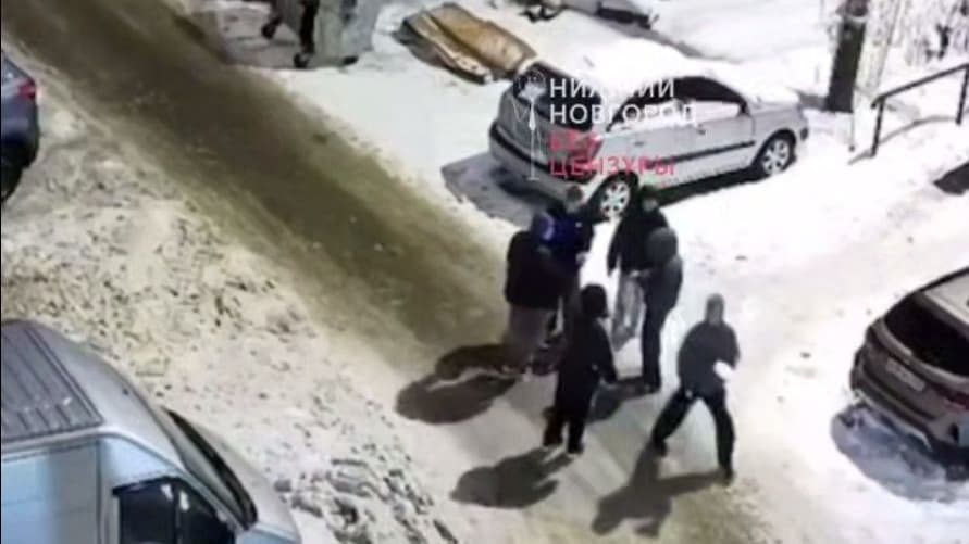 Жители Верхних Печер пожаловались на подростков с петардами