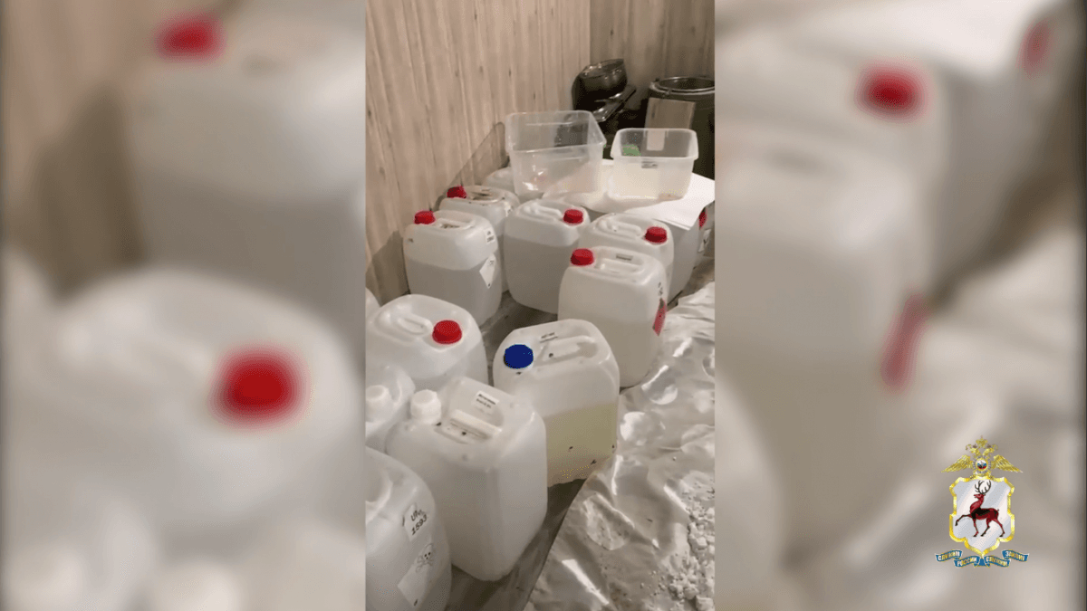 Полиция накрыла подпольную нарколабораторию с 3 кг мефедрона на Бору