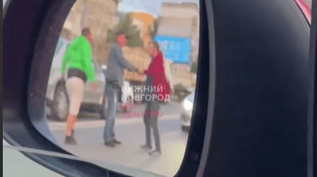 Автомобилист потерял тапки во время разборок в Нижнем Новгороде