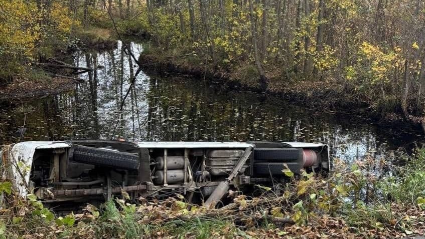 Автобус с пассажирами опрокинулся в пруд в Нижегородской области