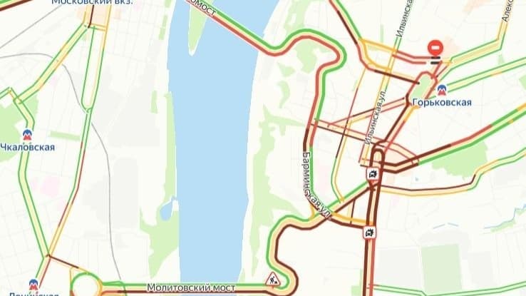 Нижегородцы застряли в адских пробках на мостах и у площади Лядова