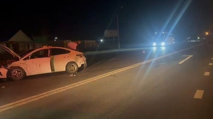 Водитель пострадал в жестком ДТП с двумя легковушками в Нижнем Новгороде