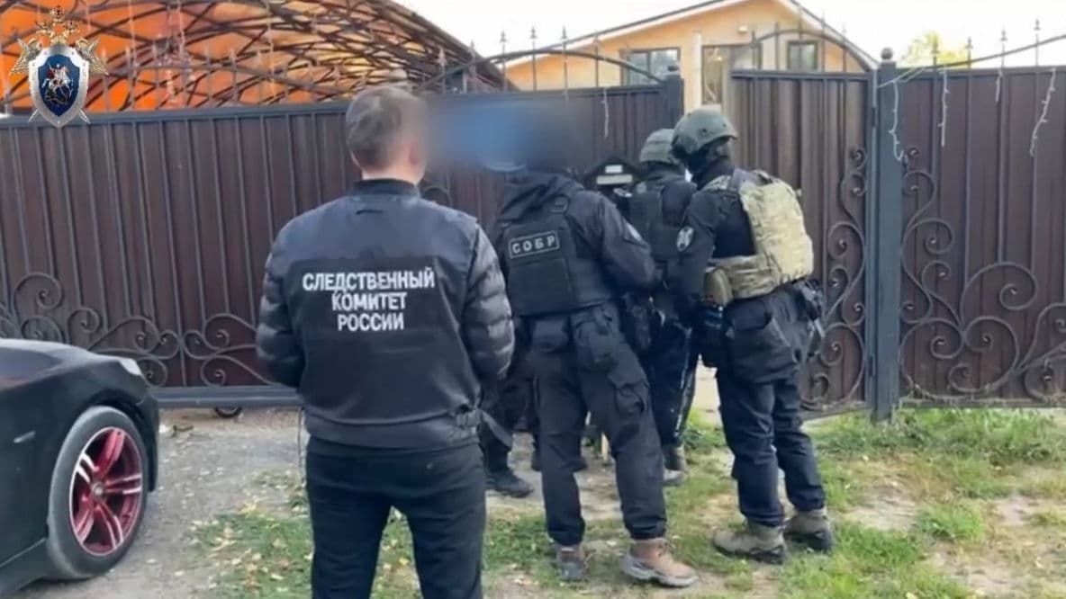 Экс-сотрудница лысковской полиции передала заключенному мобильные телефоны