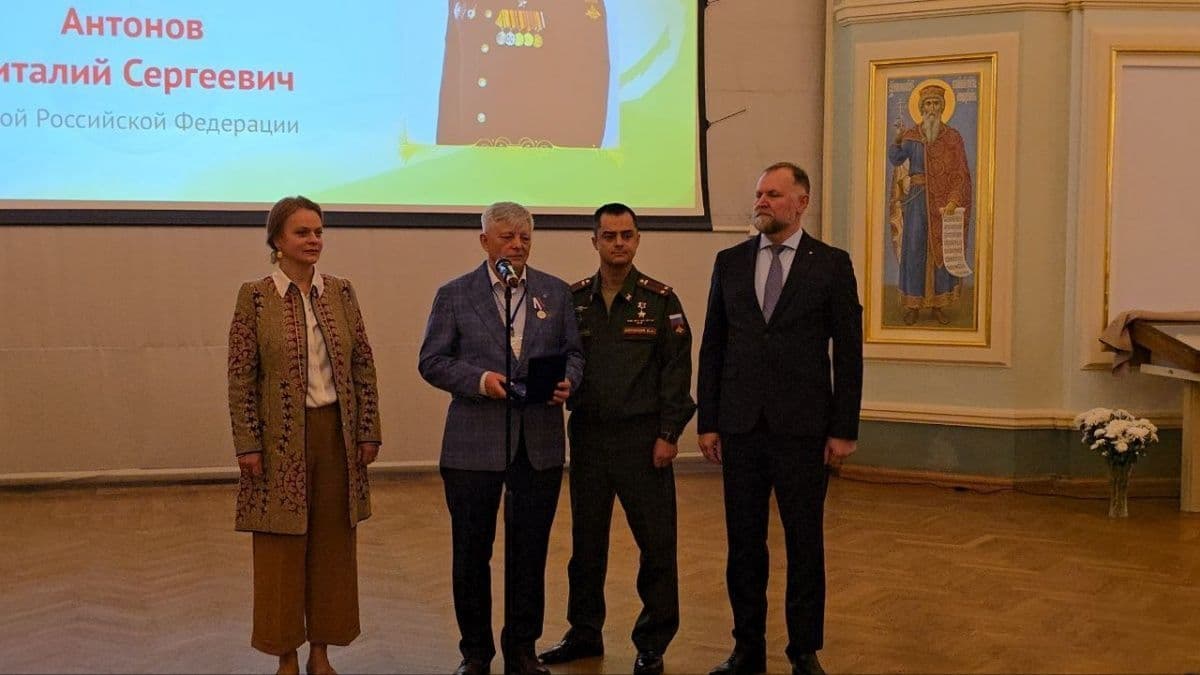 Двое нижегородцев награждены медалями «Отец солдата»