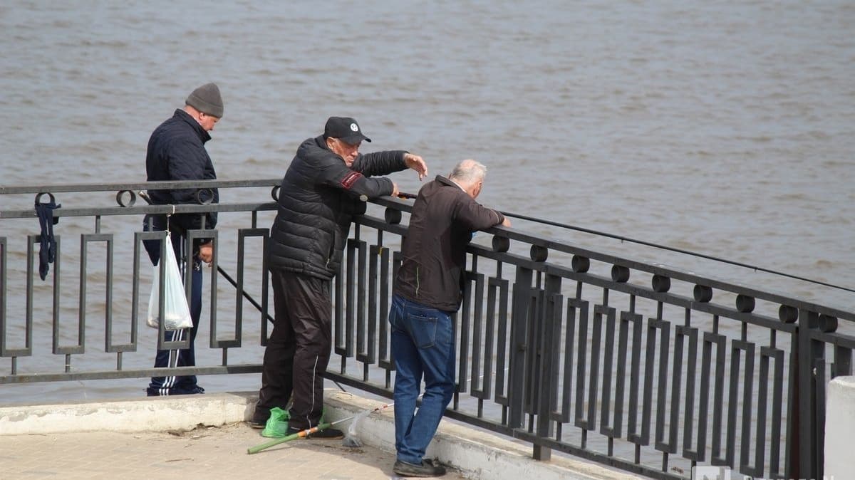 Троих провалившихся под лед рыбаков спасли в Нижегородской области