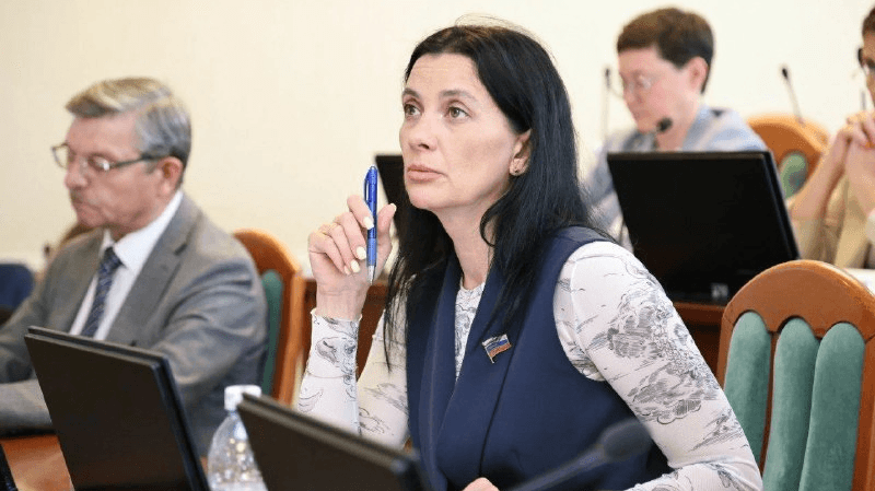 Депутат Гриневич помогла нижегородцу вернуть деньги за навязанную услугу