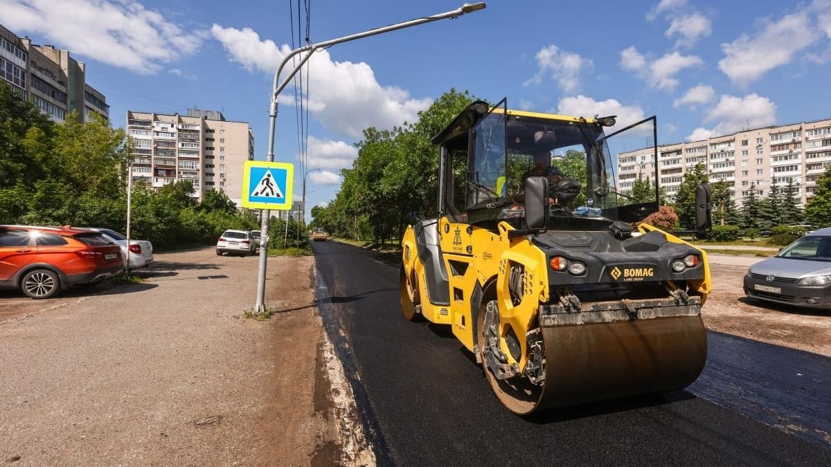 В Дзержинске продолжают ремонтировать дороги в рамках государственных программ