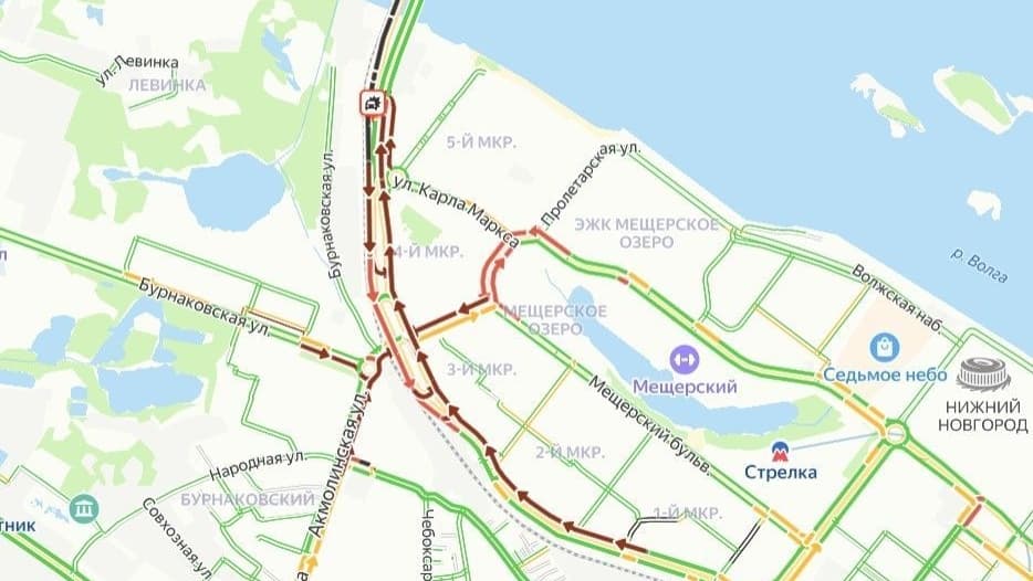 Водители встают в гигантскую пробку у Борского моста в Нижнем Новгороде