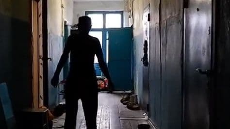 Власти прокомментировали переселение нижегородца-инвалида в барак с плесенью