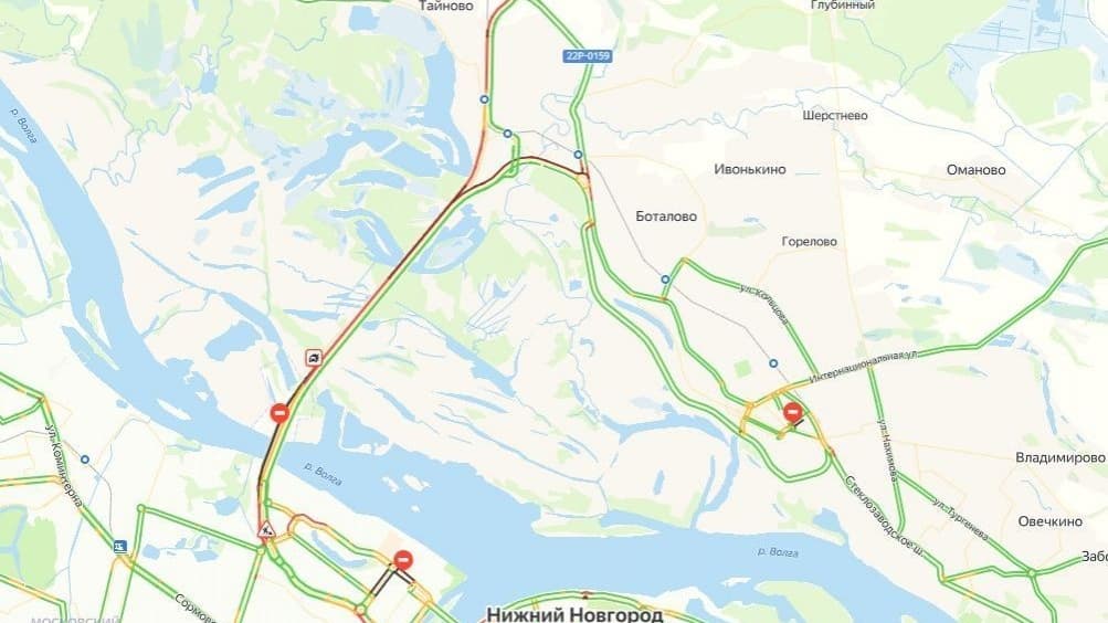 Многокилометровая пробка образовалась у Борского моста