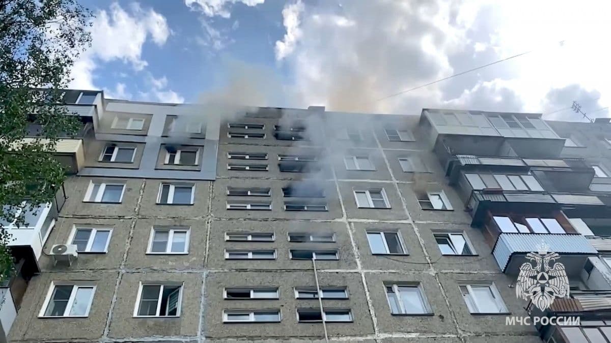 Прокуратура заинтересовалась крупным пожаром в многоэтажке на Пермякова