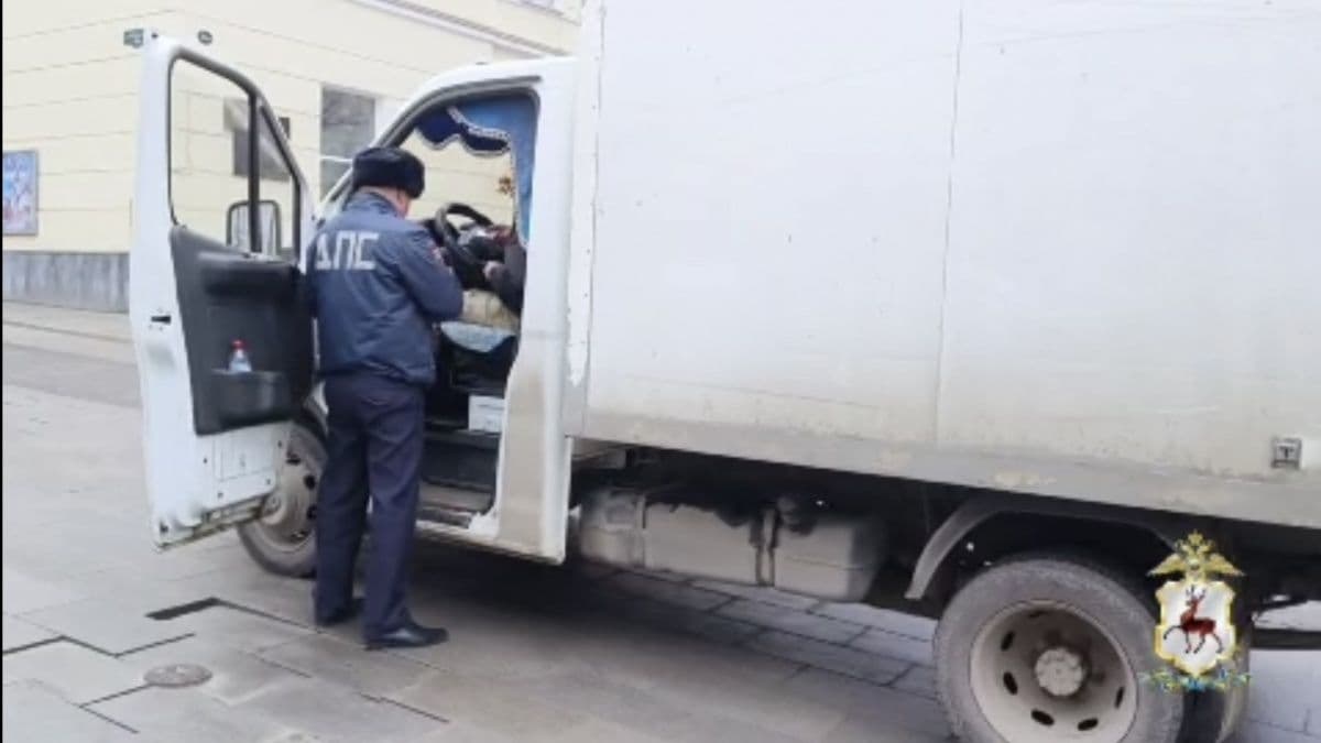 16 автомобилистов оштрафовали за проезд по улице Большой Покровской