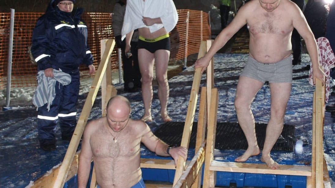 Фоторепортаж: как прошли крещенские купания в Нижнем Новгороде