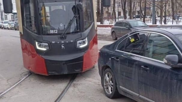 Нижегородке грозит штраф за создание препятствий движению трамваев