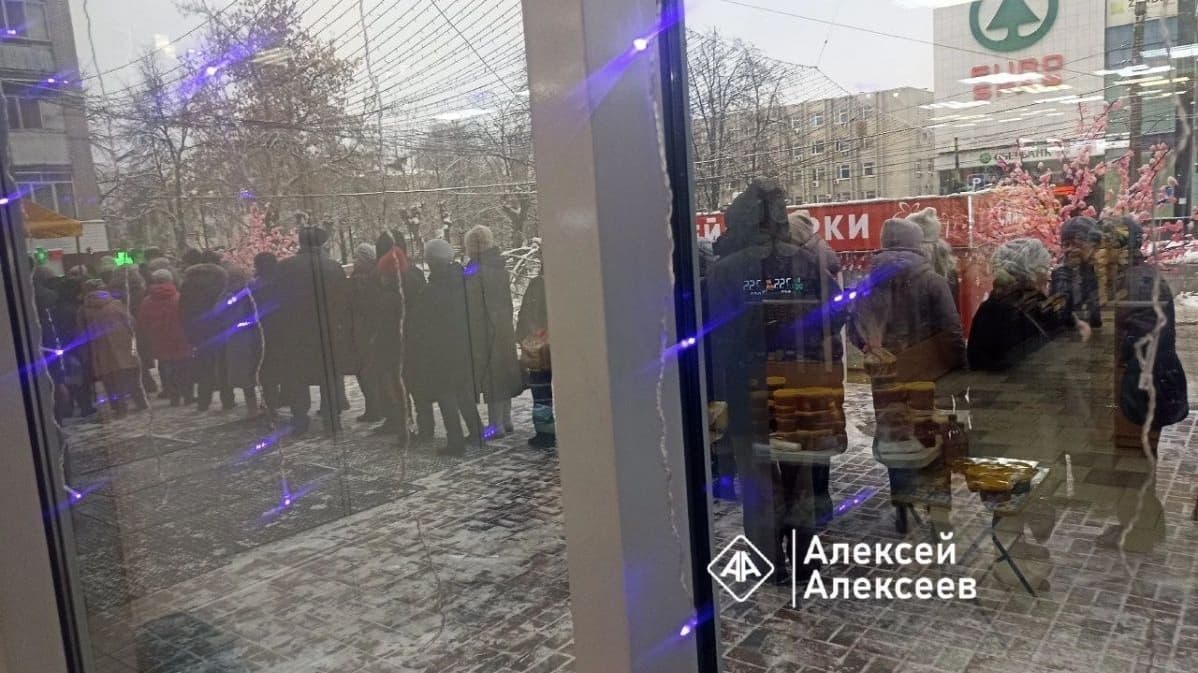 Гигантские очереди образовались в продуктовых магазинах в Дзержинске