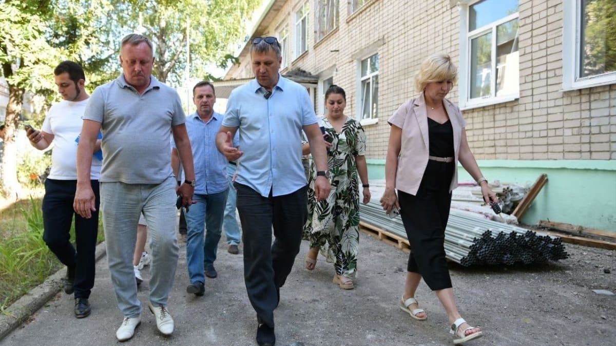 Глава Дзержинска проверил ход работы молодежного центра «Спутник»