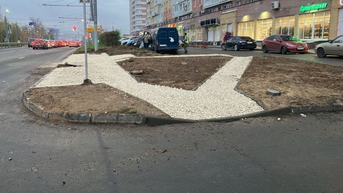 Новые остановки для электробусов Э-9 заработают на улице Ванеева в октябре