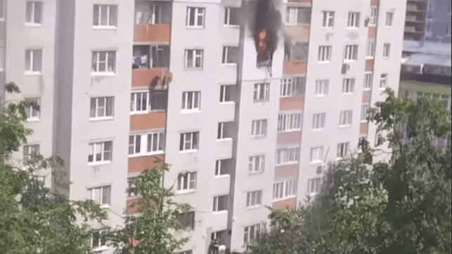 Нижегородец выпрыгнул из окна горящей квартиры на улице Тимирязева