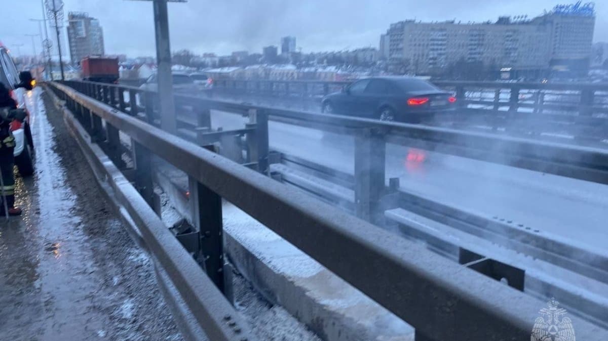 Пожар случился на метромосту в Нижнем Новгороде