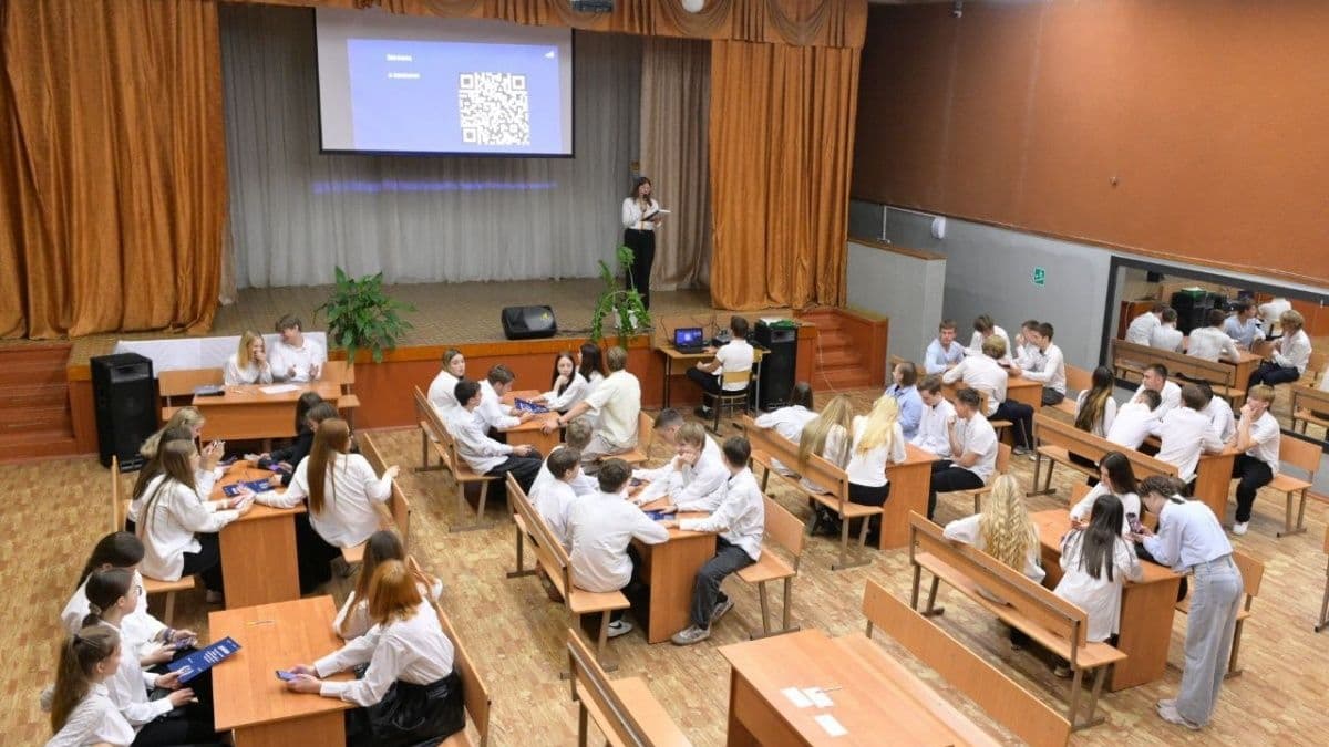 Дзержинские старшеклассники приняли участие в деловой игре про ОЭЗ «Кулибин»