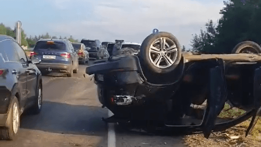 Женщина и ребенок пострадали в ДТП с перевернувшимся авто под Кстовом