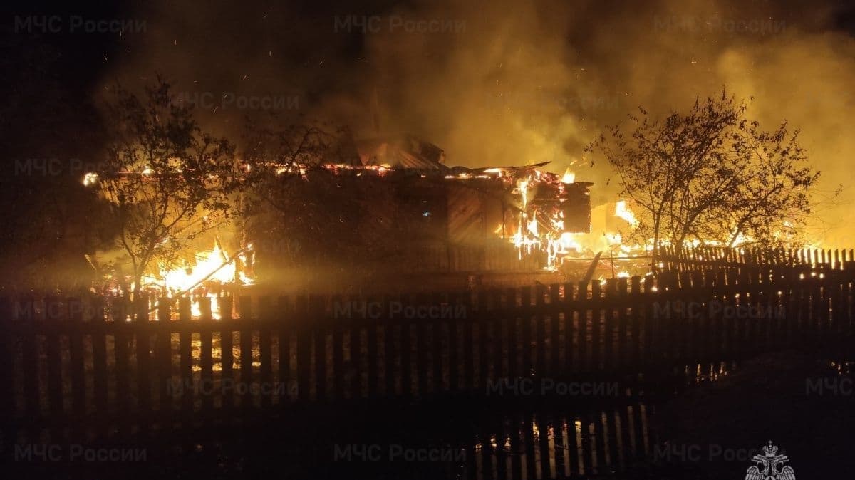 Три человека пострадали на пожаре в Воскресенском округе