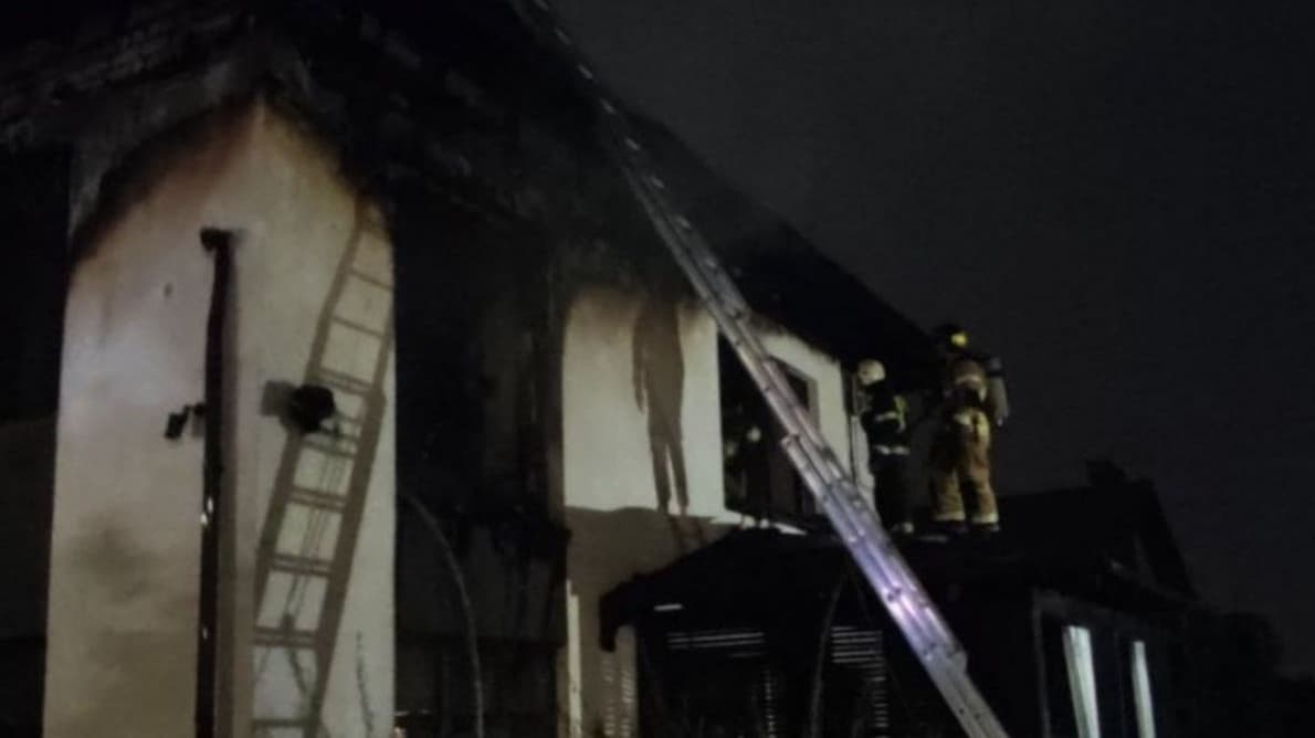 Этаж и кровля уничтожены огнем в доме в Кстовском округе