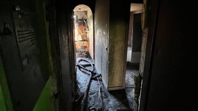Пожар вспыхнул в многоэтажке на улице Херсонской из-за холодильника