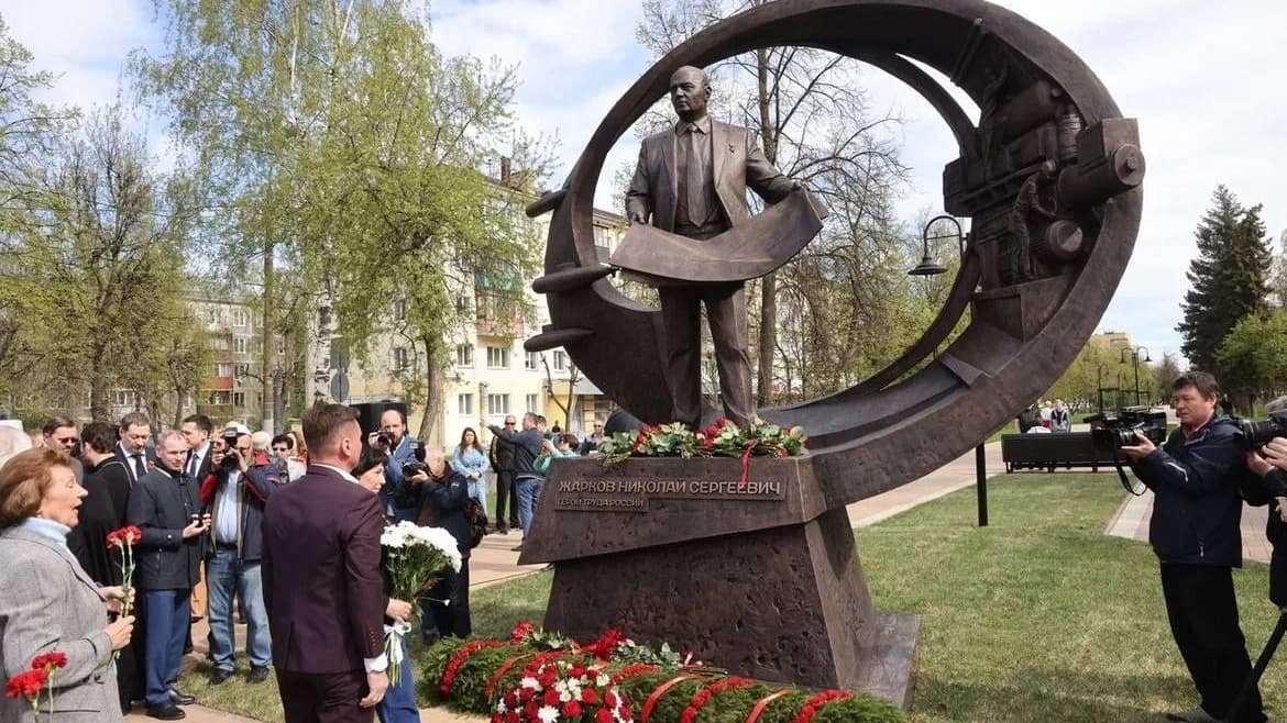 Памятник Николаю Жаркову открыли в Нижнем Новгороде 25 апреля