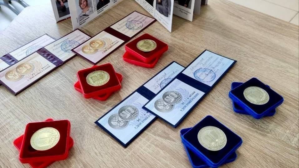 Три нижегородских школьника получили по 200 баллов на ЕГЭ по двум предметам