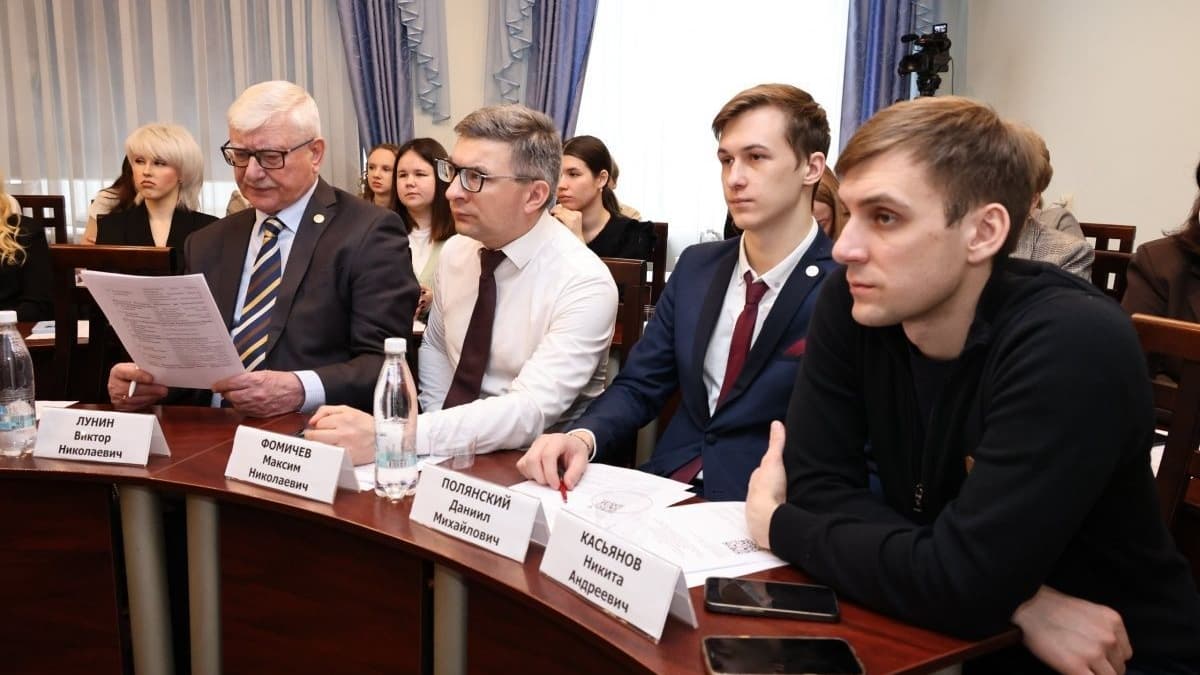 Депутаты Заксобрания и студенты обсудили развитие Нижегородской области