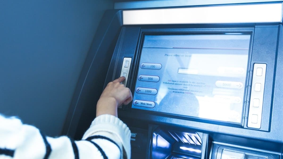 Первые банкоматы «Сбера» начнут работать в Луганске, Донецке и Макеевке в ближайшие дни