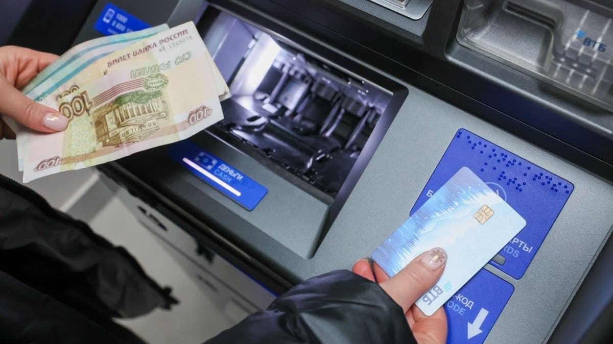 Клиенты ВТБ оформили социальные выплаты на 129 млрд рублей через мобильный банк