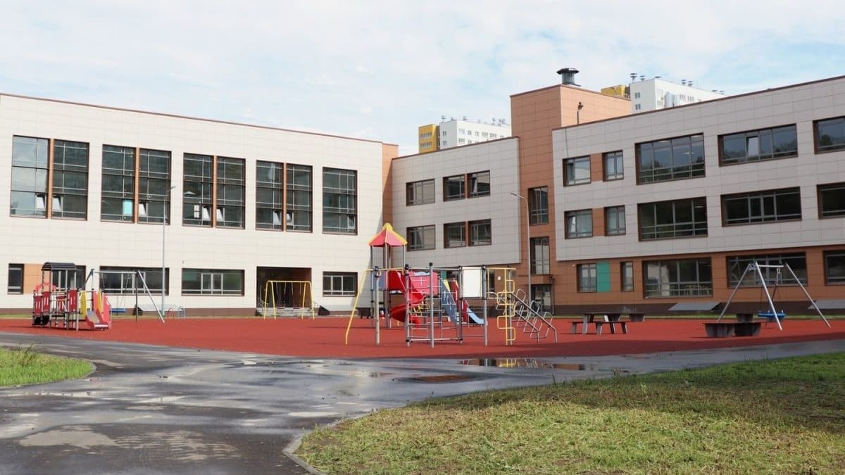 Путин поручил построить бассейн и трамплин у школы в Нижнем Новгороде