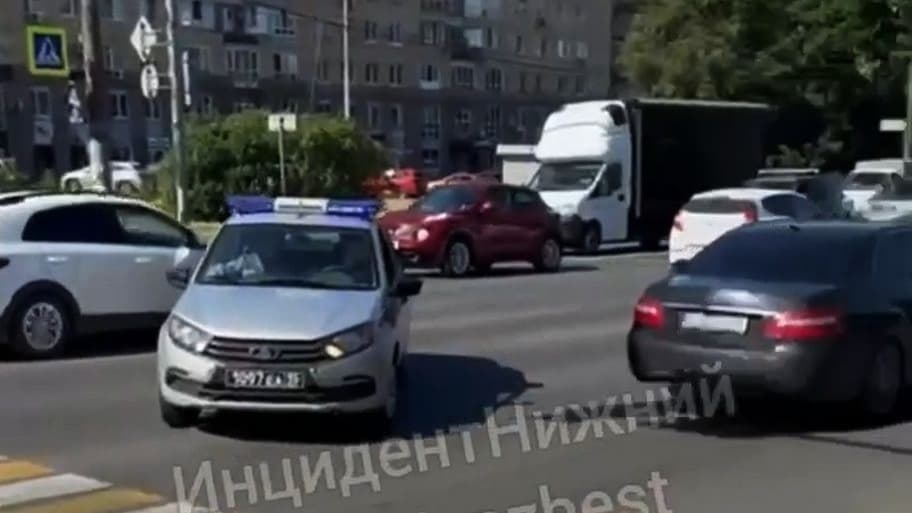 Mercedes протаранил несколько машин на проспекте Гагарина