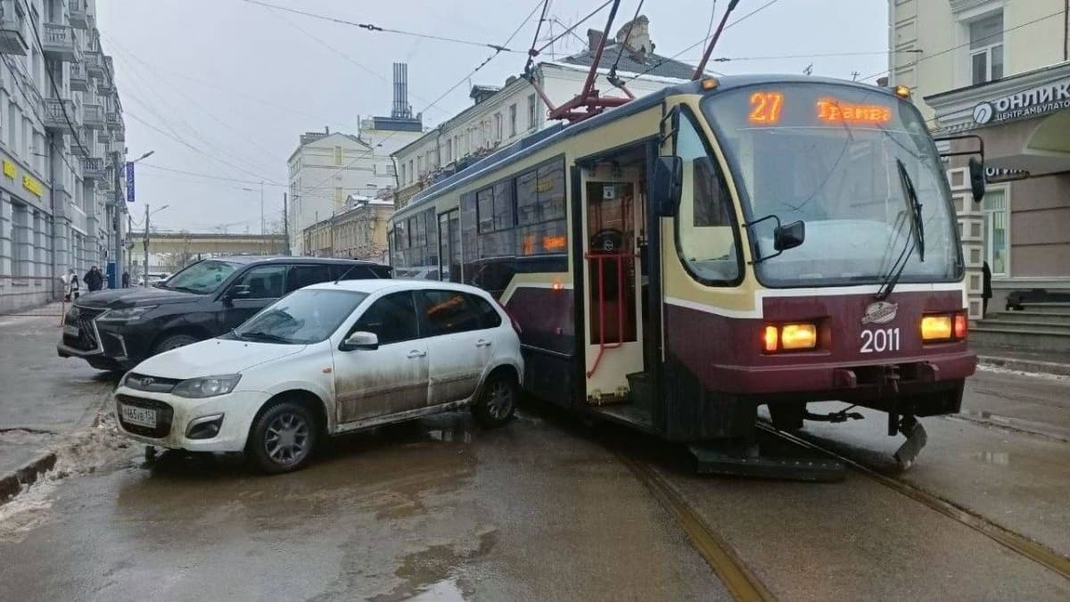 Водителя оштрафовали на 1,5 тысячи рублей за блокировку трамваев в Канавине