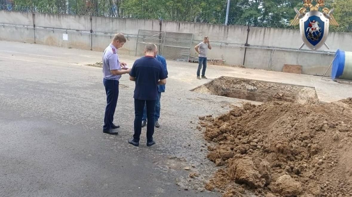 Рабочего завалило грунтом в траншее в Нижнем Новгороде