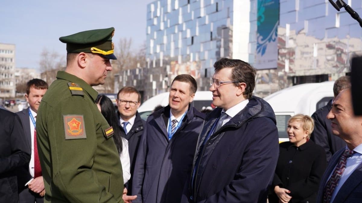 Главе Нижегородской области презентовали транспорт для ветеранов СВО