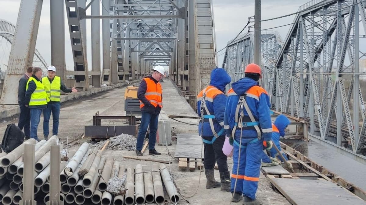 Фрезерование старого покрытия завершено на Борском мосту