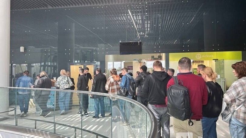 Более 2000 пассажиров застряли в аэропорту Нижнего Новгорода за сутки
