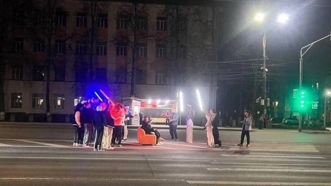 Подростковый флешмоб на проспекте Гагарина закончился вызовом полиции