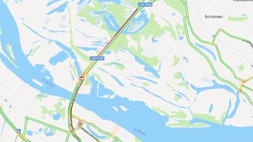 Огромная пробка образовалась на Борском мосту из-за жуткого ДТП